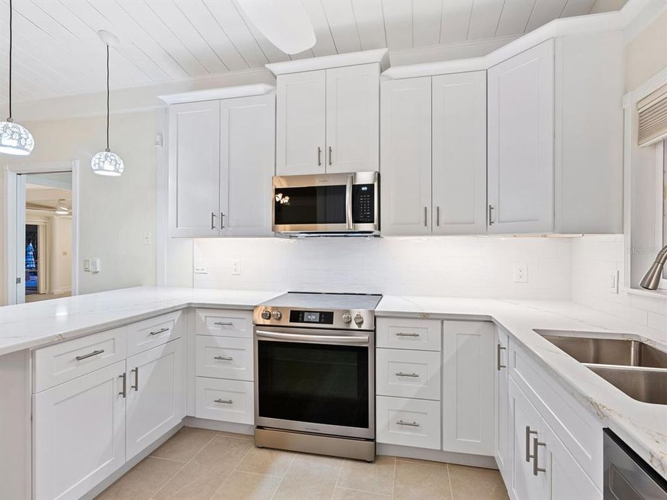 Active With Contract: $1,200,000 (3 beds, 2 baths, 2090 Square Feet)