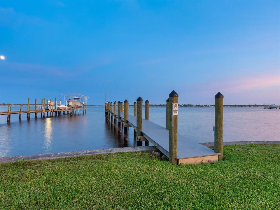 Active With Contract: $1,200,000 (3 beds, 2 baths, 2090 Square Feet)