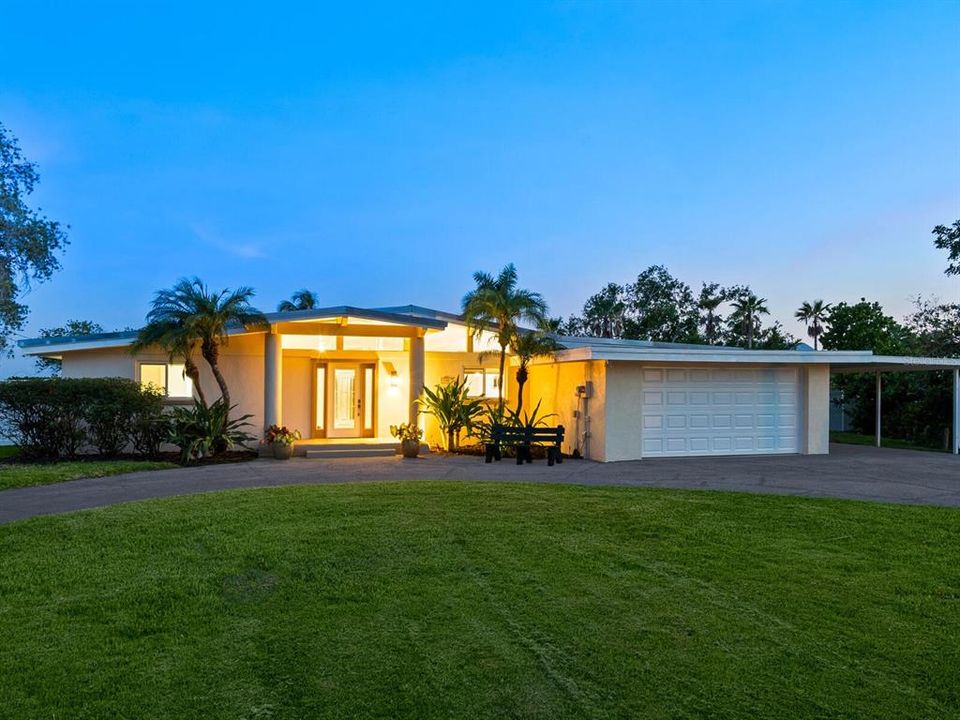 Active With Contract: $1,200,000 (3 beds, 2 baths, 2090 Square Feet)