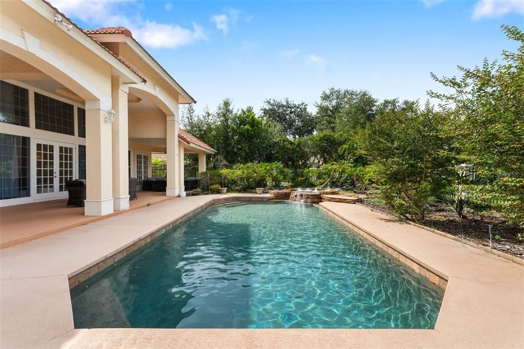 合同活跃: $1,379,000 (4 贝兹, 3 浴室, 3562 平方英尺)