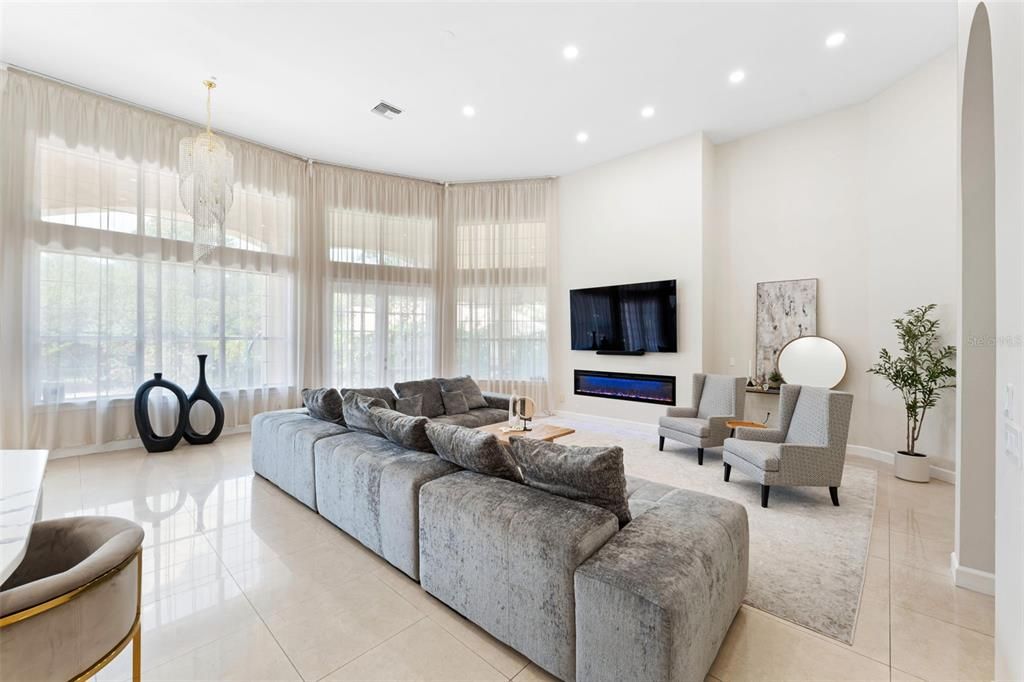 合同活跃: $1,379,000 (4 贝兹, 3 浴室, 3562 平方英尺)