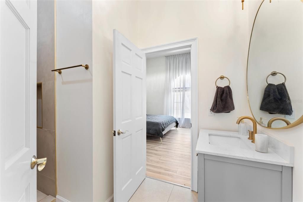 合同活跃: $1,379,000 (4 贝兹, 3 浴室, 3562 平方英尺)