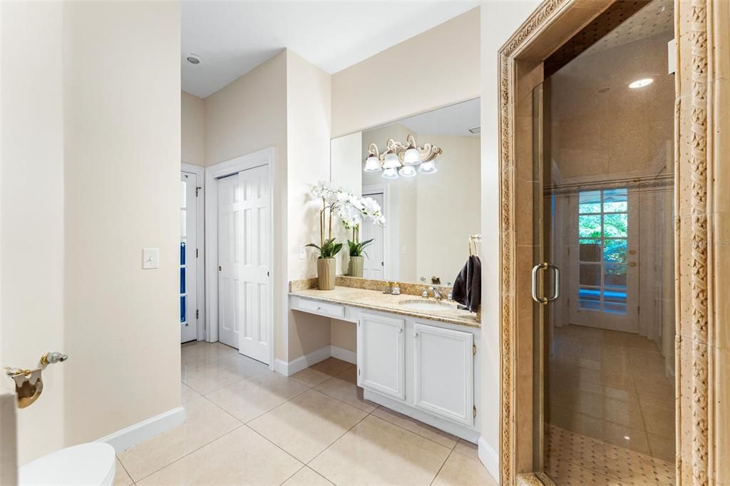 合同活跃: $1,379,000 (4 贝兹, 3 浴室, 3562 平方英尺)