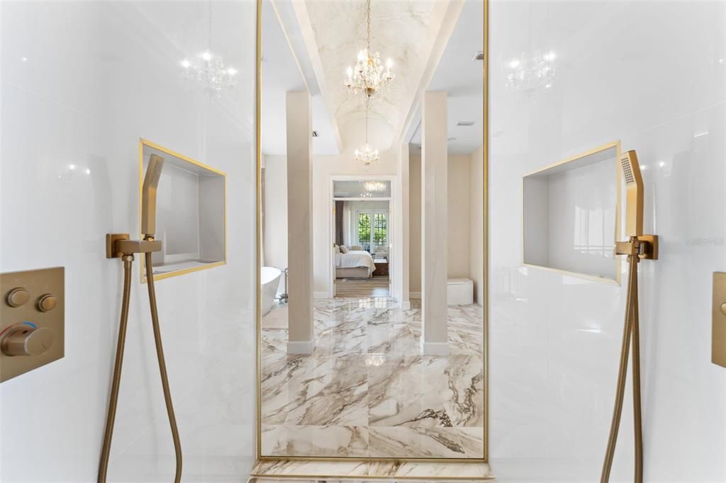 合同活跃: $1,379,000 (4 贝兹, 3 浴室, 3562 平方英尺)