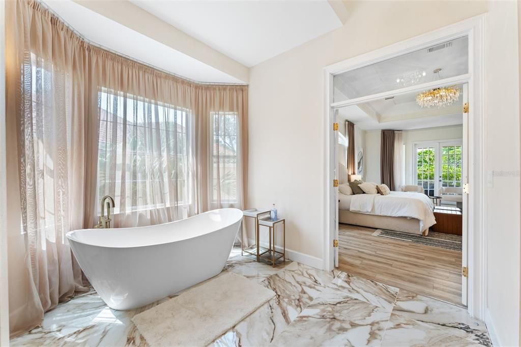 合同活跃: $1,379,000 (4 贝兹, 3 浴室, 3562 平方英尺)