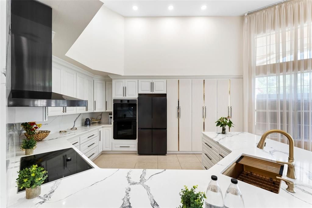 合同活跃: $1,379,000 (4 贝兹, 3 浴室, 3562 平方英尺)