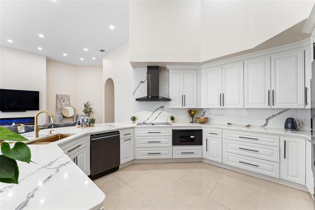 合同活跃: $1,379,000 (4 贝兹, 3 浴室, 3562 平方英尺)