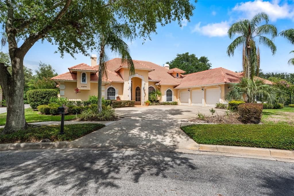 合同活跃: $1,379,000 (4 贝兹, 3 浴室, 3562 平方英尺)