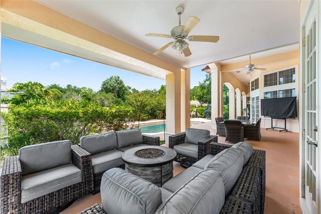 合同活跃: $1,379,000 (4 贝兹, 3 浴室, 3562 平方英尺)