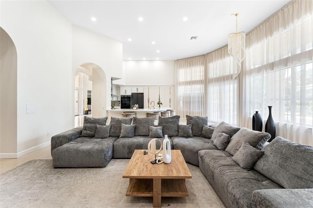 合同活跃: $1,379,000 (4 贝兹, 3 浴室, 3562 平方英尺)