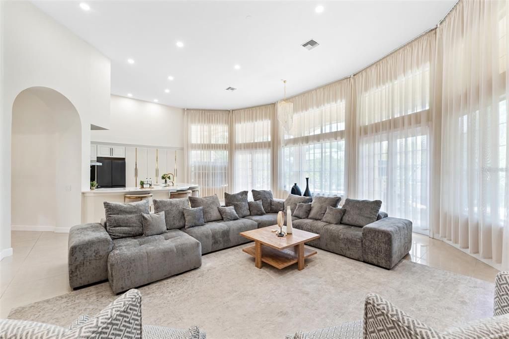 合同活跃: $1,379,000 (4 贝兹, 3 浴室, 3562 平方英尺)