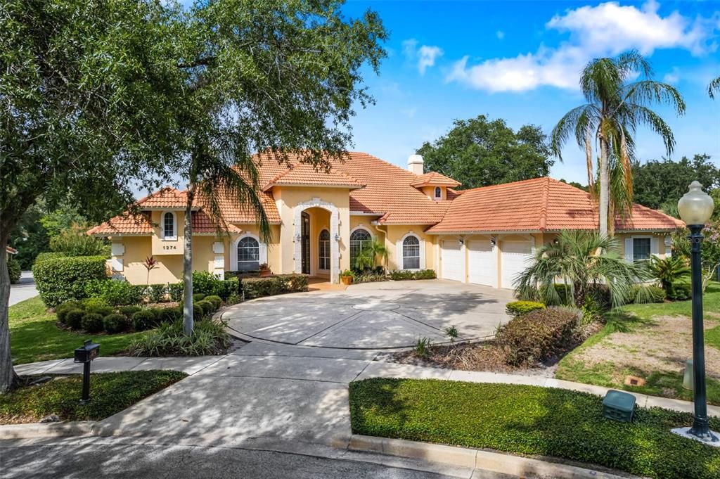 合同活跃: $1,379,000 (4 贝兹, 3 浴室, 3562 平方英尺)