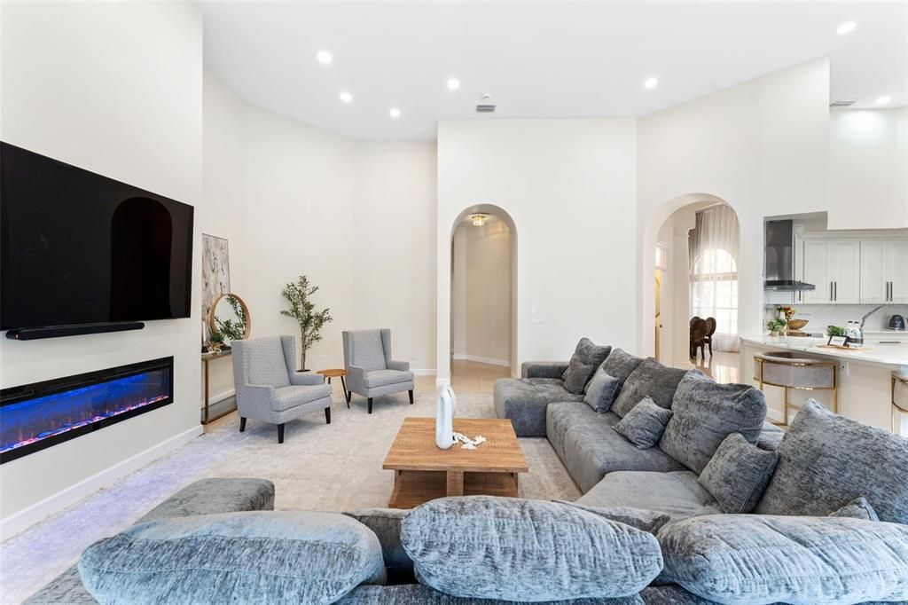 合同活跃: $1,379,000 (4 贝兹, 3 浴室, 3562 平方英尺)