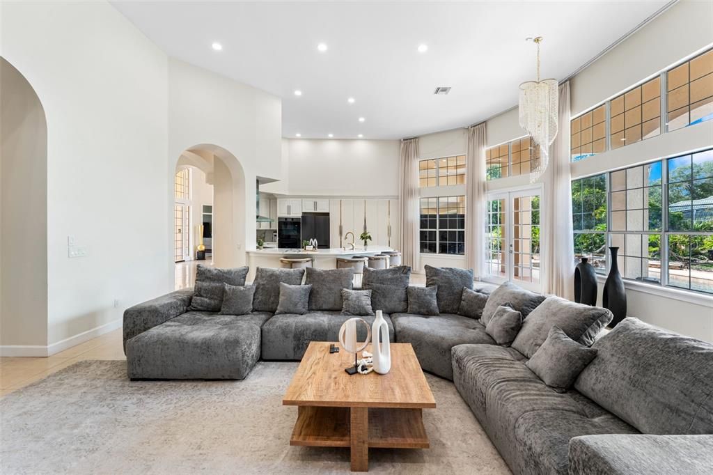 合同活跃: $1,379,000 (4 贝兹, 3 浴室, 3562 平方英尺)