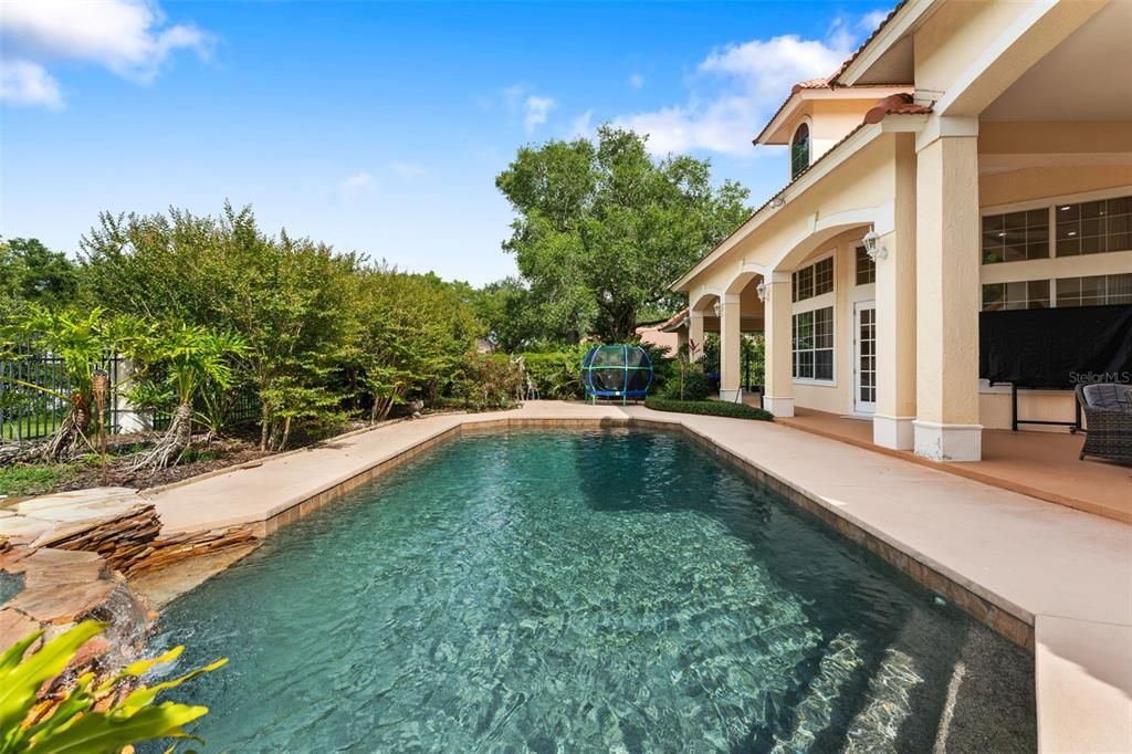 合同活跃: $1,379,000 (4 贝兹, 3 浴室, 3562 平方英尺)