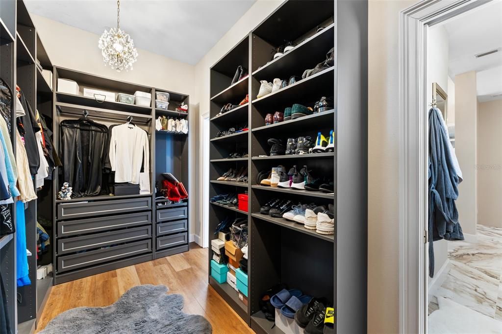 合同活跃: $1,379,000 (4 贝兹, 3 浴室, 3562 平方英尺)