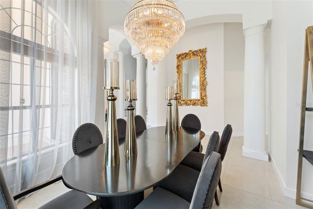 合同活跃: $1,379,000 (4 贝兹, 3 浴室, 3562 平方英尺)