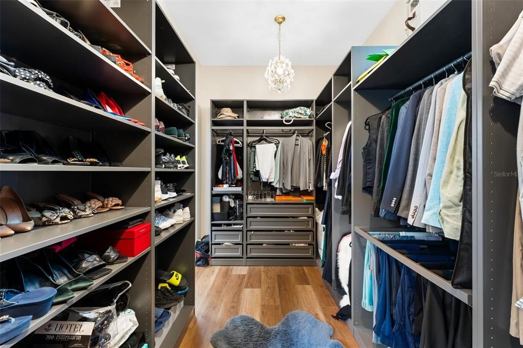 合同活跃: $1,379,000 (4 贝兹, 3 浴室, 3562 平方英尺)