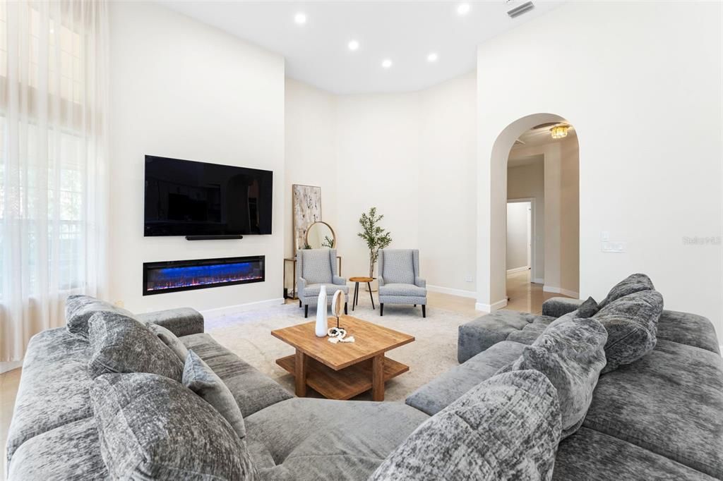 合同活跃: $1,379,000 (4 贝兹, 3 浴室, 3562 平方英尺)