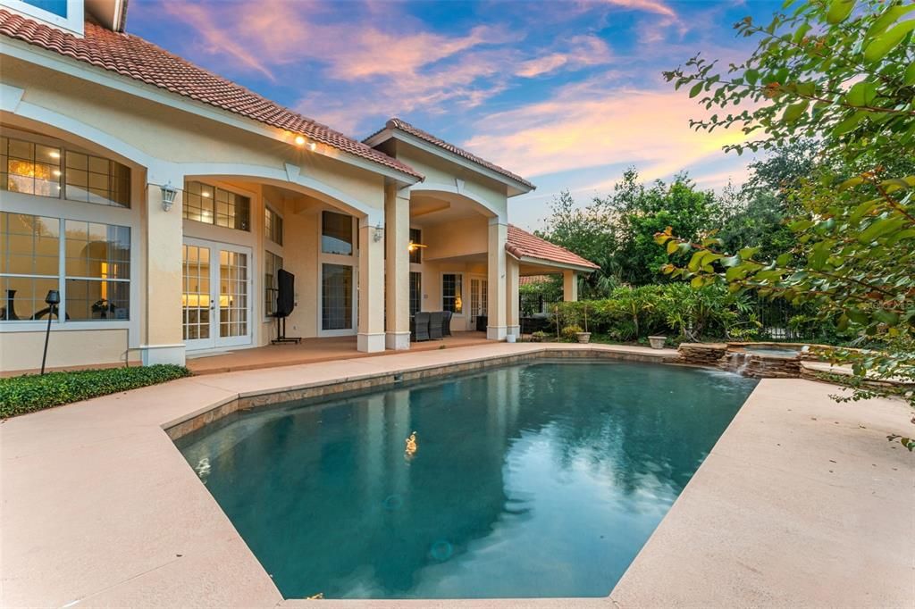 合同活跃: $1,379,000 (4 贝兹, 3 浴室, 3562 平方英尺)