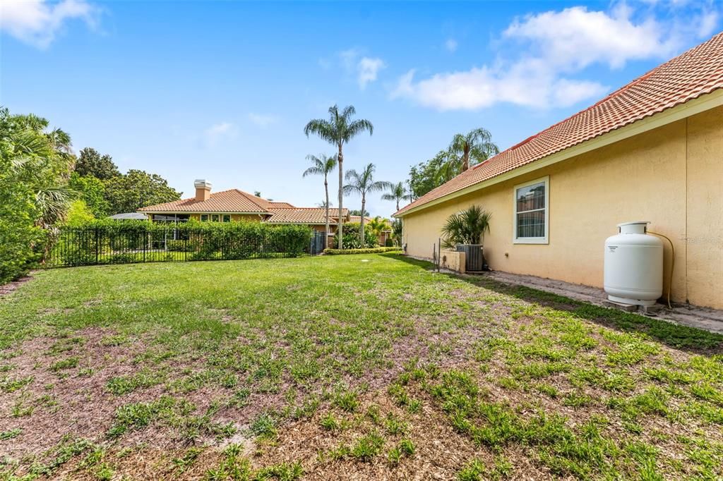 合同活跃: $1,379,000 (4 贝兹, 3 浴室, 3562 平方英尺)