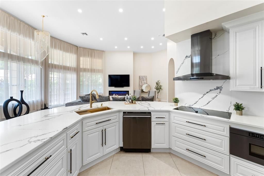 合同活跃: $1,379,000 (4 贝兹, 3 浴室, 3562 平方英尺)