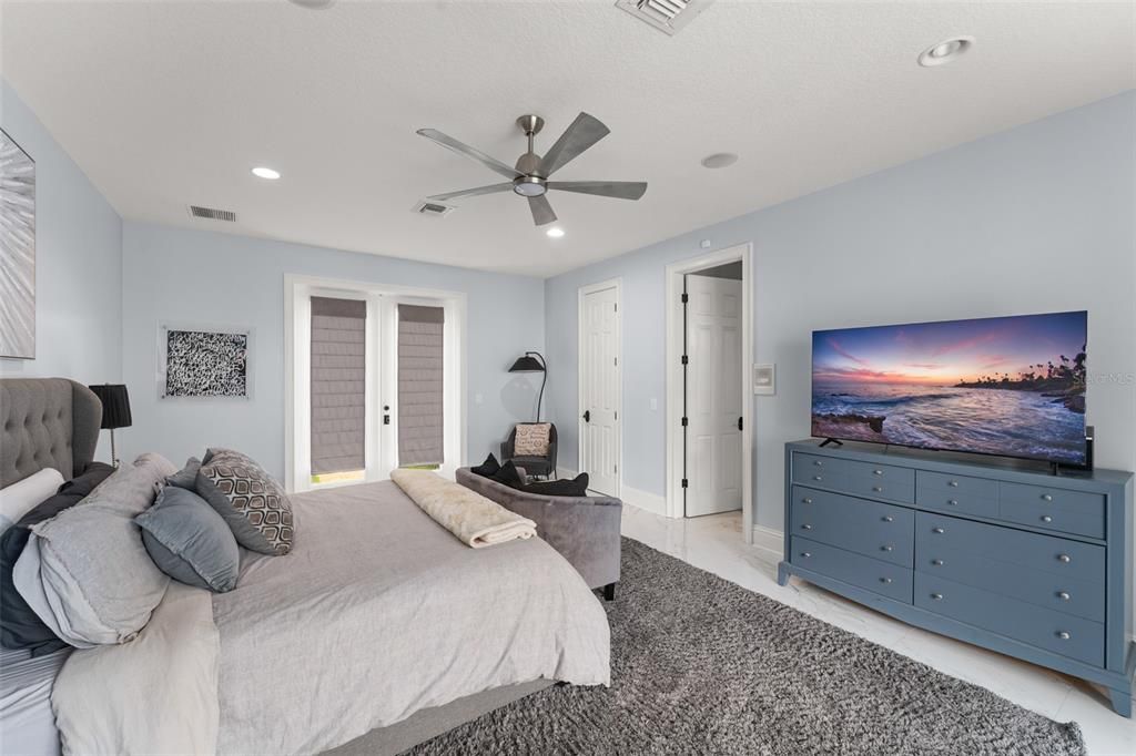 Active With Contract: $3,450,000 (4 beds, 4 baths, 7222 Square Feet)