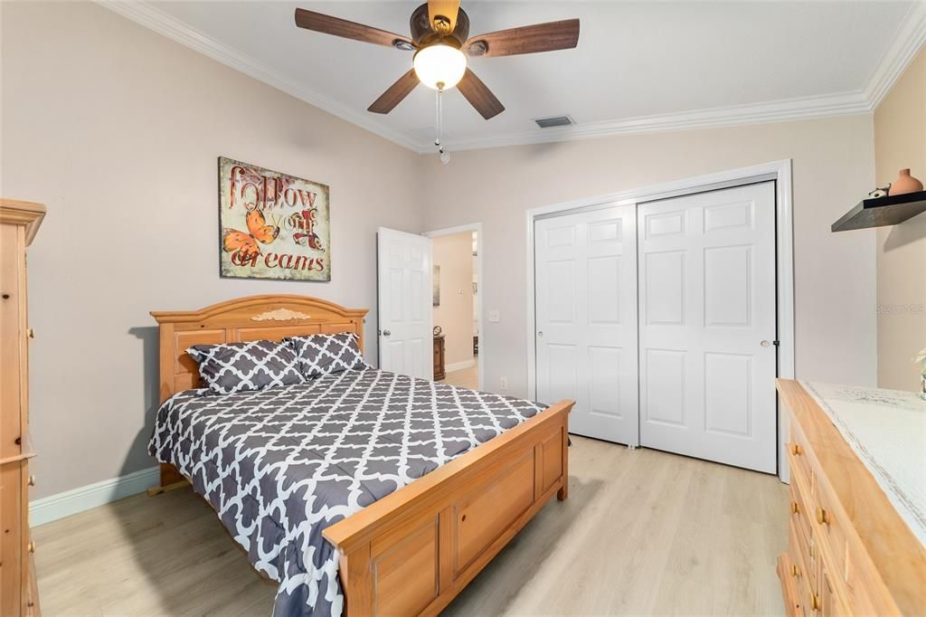 Activo con contrato: $265,000 (2 camas, 2 baños, 1156 Pies cuadrados)