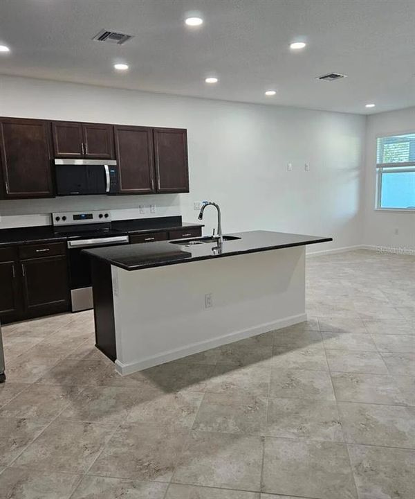 Недавно арендовано: $3,100 (3 спален, 2 ванн, 1986 Квадратных фут)