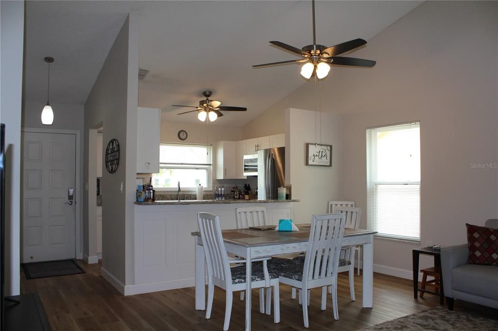 Active With Contract: $229,900 (2 beds, 2 baths, 1021 Square Feet)