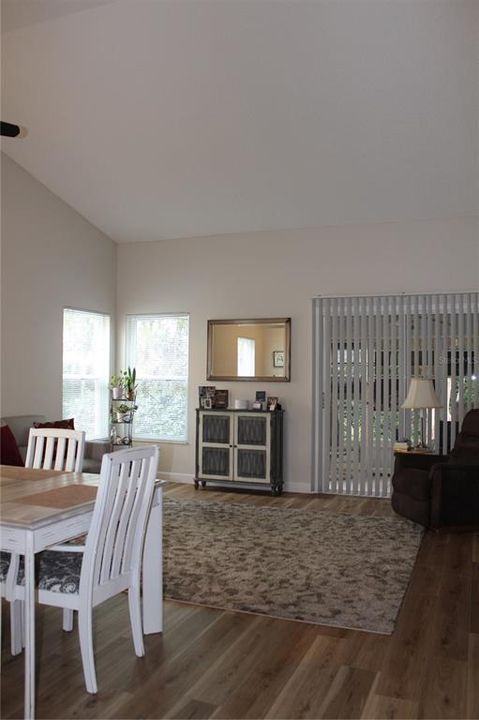 Active With Contract: $229,900 (2 beds, 2 baths, 1021 Square Feet)
