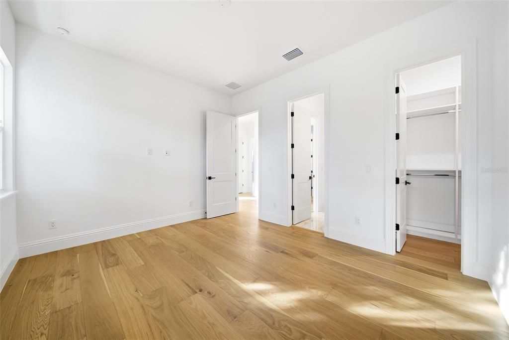 合同活跃: $1,324,900 (4 贝兹, 3 浴室, 3138 平方英尺)