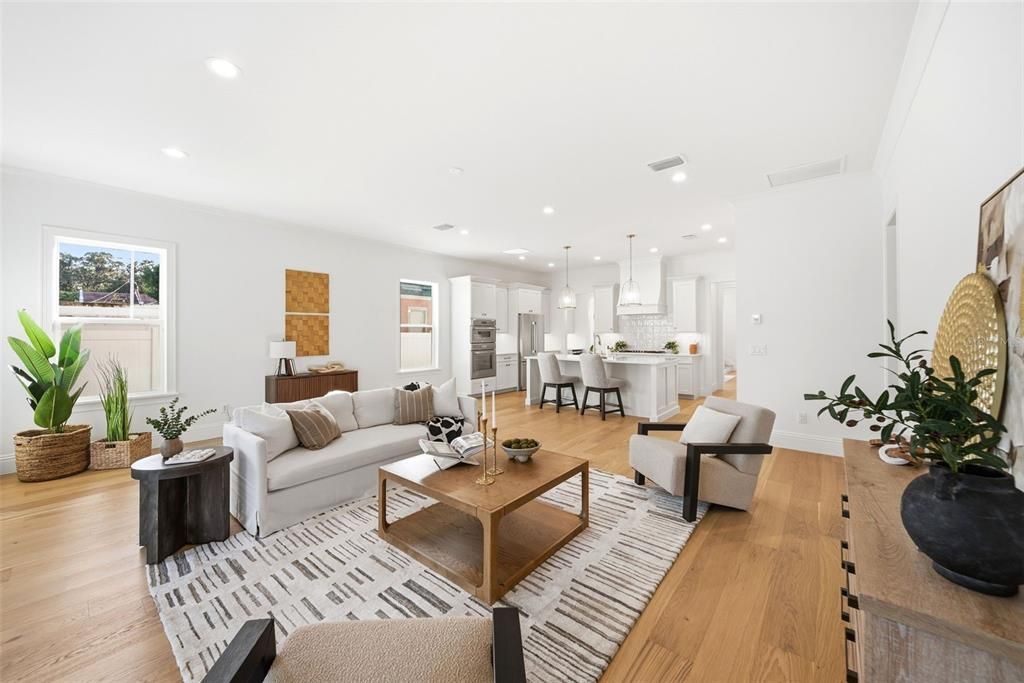 合同活跃: $1,324,900 (4 贝兹, 3 浴室, 3138 平方英尺)