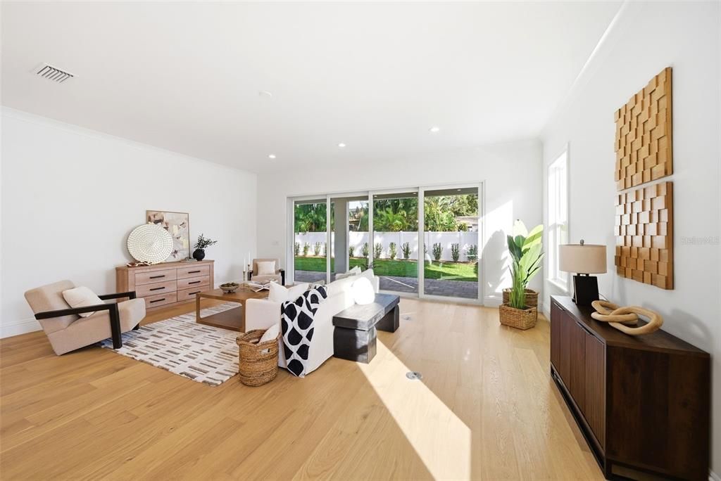 合同活跃: $1,324,900 (4 贝兹, 3 浴室, 3138 平方英尺)