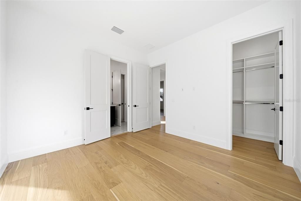 合同活跃: $1,324,900 (4 贝兹, 3 浴室, 3138 平方英尺)