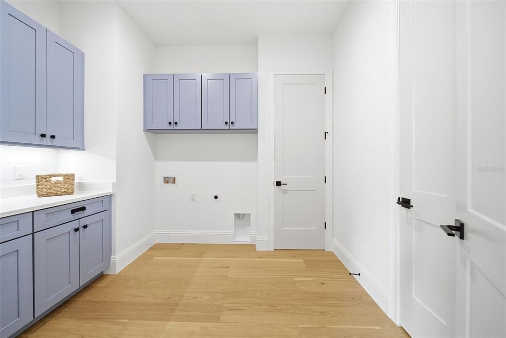 合同活跃: $1,324,900 (4 贝兹, 3 浴室, 3138 平方英尺)