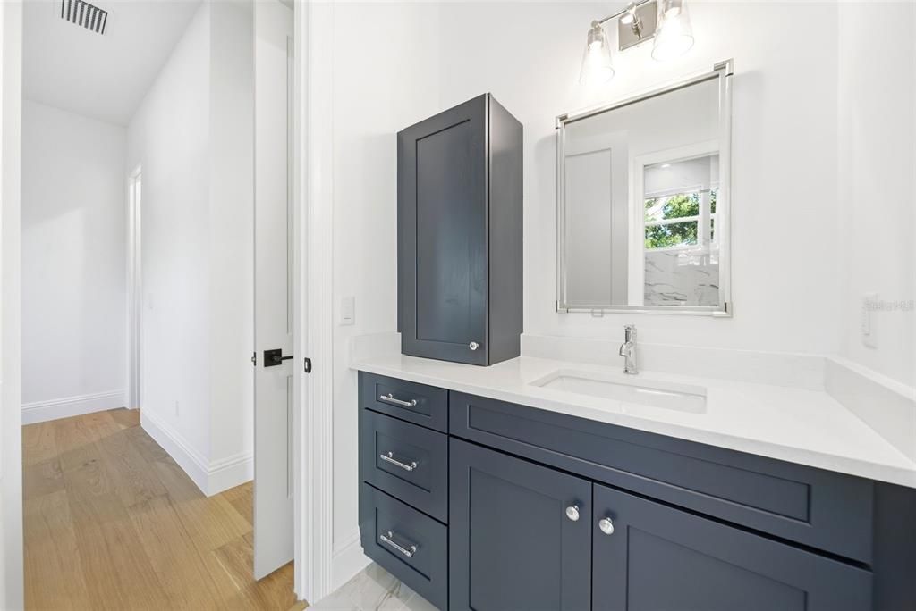 合同活跃: $1,324,900 (4 贝兹, 3 浴室, 3138 平方英尺)