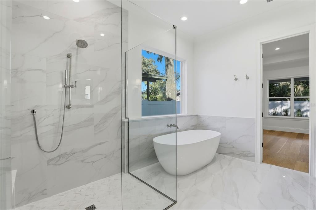 合同活跃: $1,324,900 (4 贝兹, 3 浴室, 3138 平方英尺)