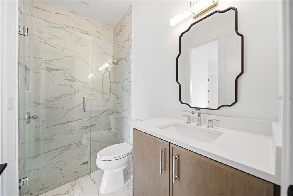 合同活跃: $1,324,900 (4 贝兹, 3 浴室, 3138 平方英尺)