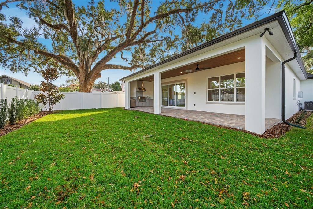 合同活跃: $1,324,900 (4 贝兹, 3 浴室, 3138 平方英尺)