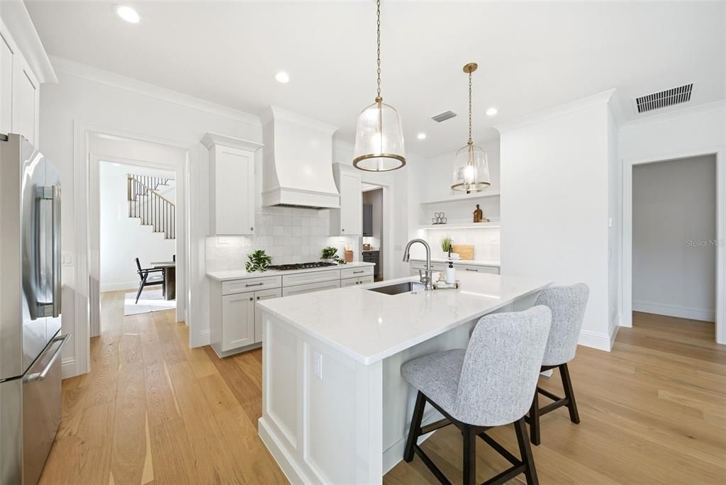 合同活跃: $1,324,900 (4 贝兹, 3 浴室, 3138 平方英尺)