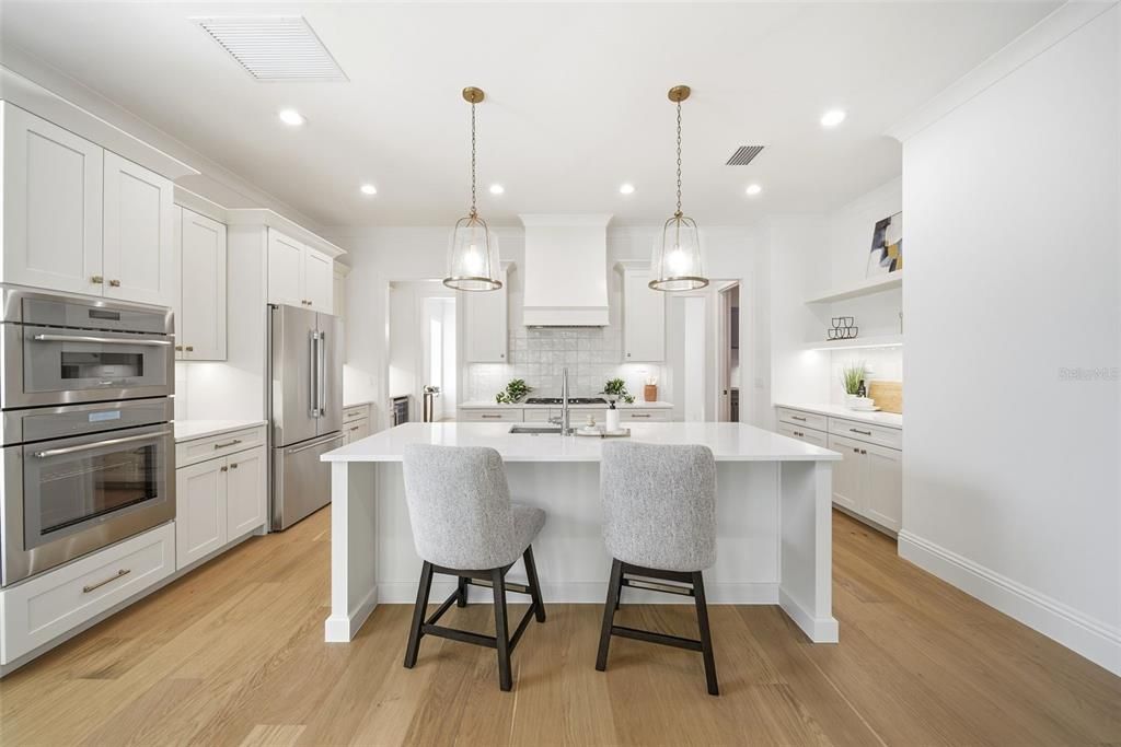 合同活跃: $1,324,900 (4 贝兹, 3 浴室, 3138 平方英尺)