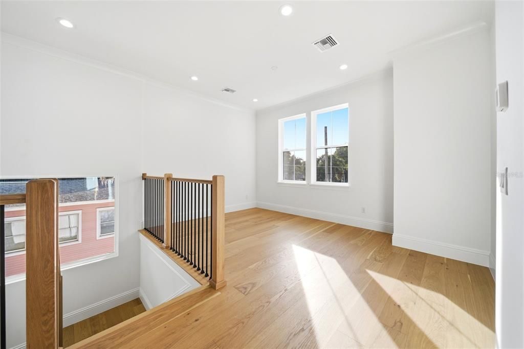 合同活跃: $1,324,900 (4 贝兹, 3 浴室, 3138 平方英尺)