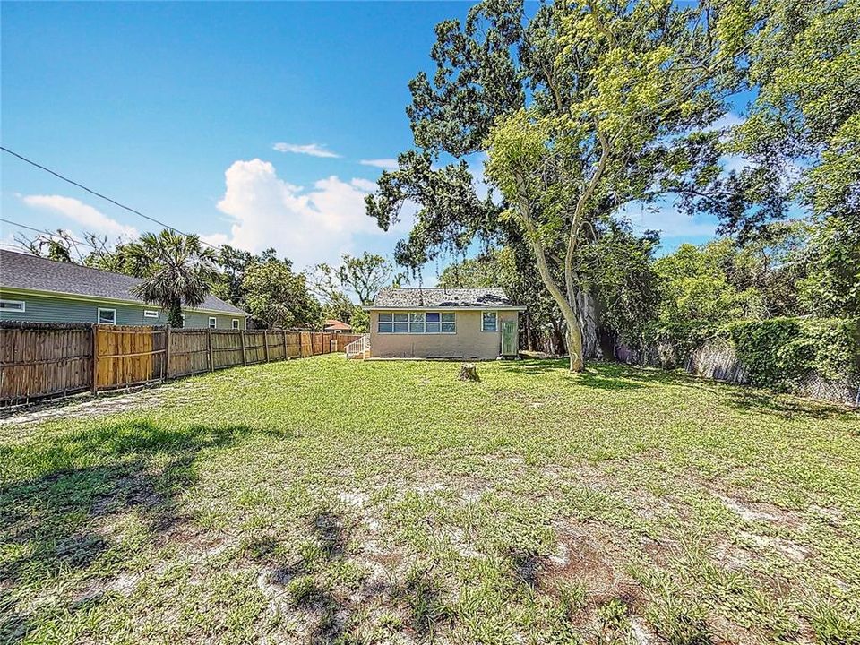 合同活跃: $260,000 (2 贝兹, 1 浴室, 1334 平方英尺)