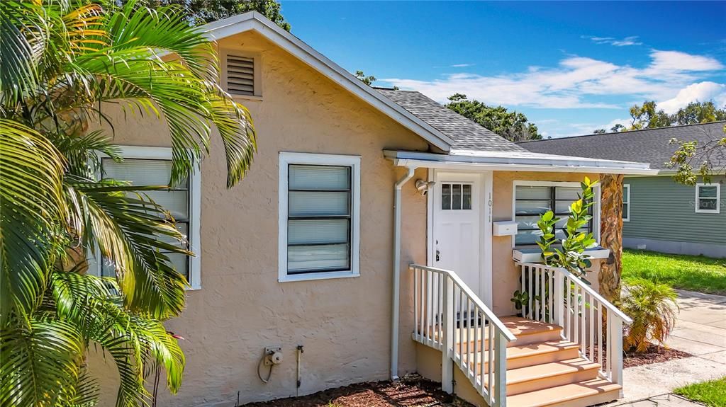 合同活跃: $260,000 (2 贝兹, 1 浴室, 1334 平方英尺)