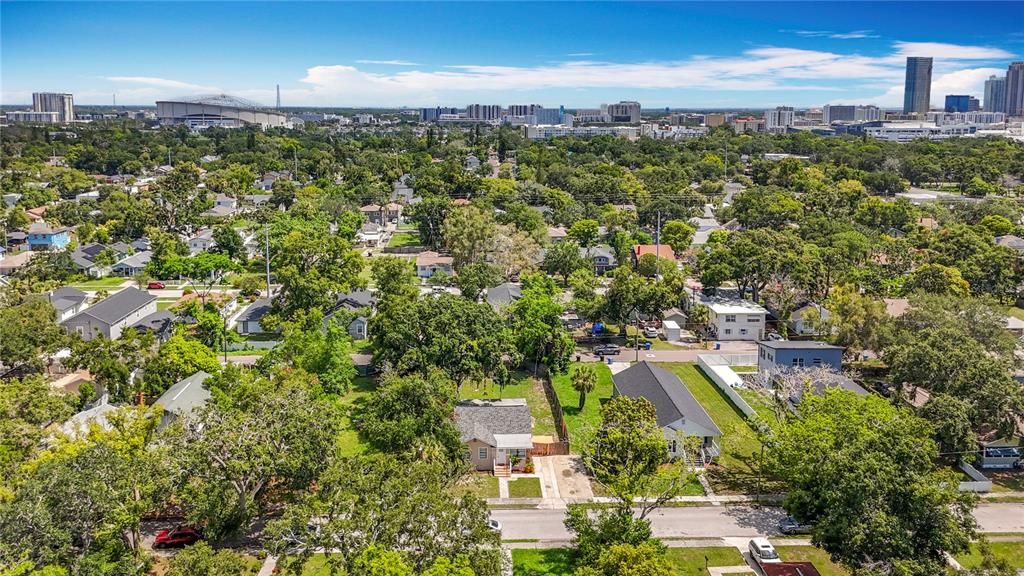 合同活跃: $260,000 (2 贝兹, 1 浴室, 1334 平方英尺)