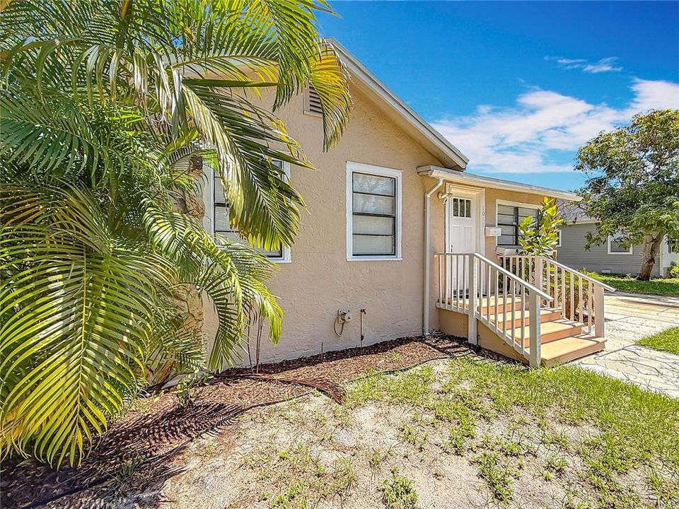 合同活跃: $260,000 (2 贝兹, 1 浴室, 1334 平方英尺)