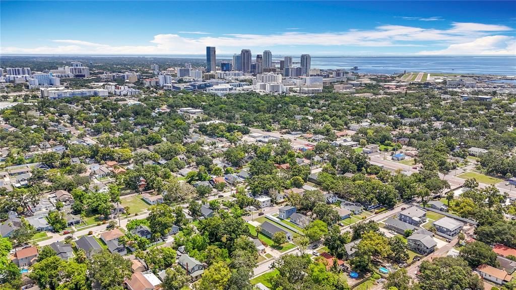 合同活跃: $260,000 (2 贝兹, 1 浴室, 1334 平方英尺)