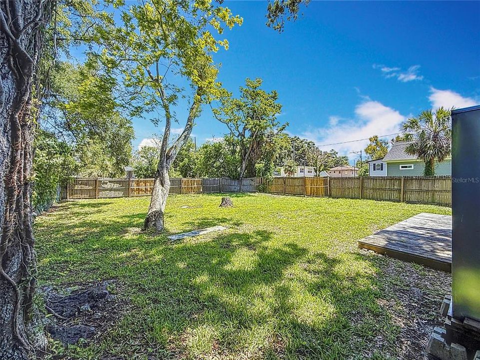 合同活跃: $260,000 (2 贝兹, 1 浴室, 1334 平方英尺)