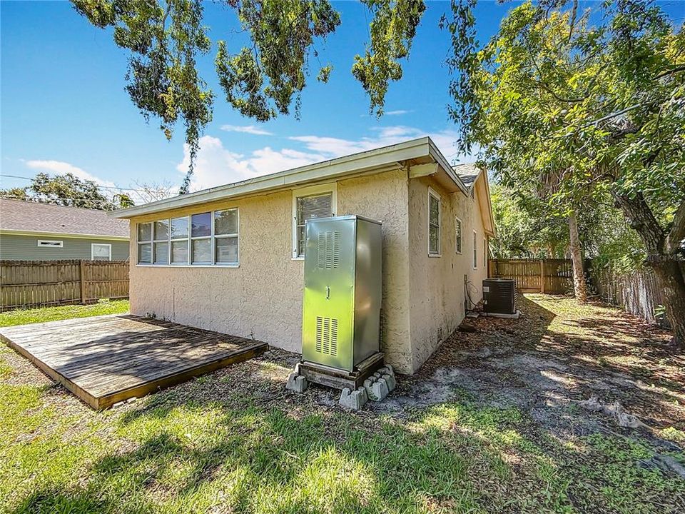 合同活跃: $260,000 (2 贝兹, 1 浴室, 1334 平方英尺)